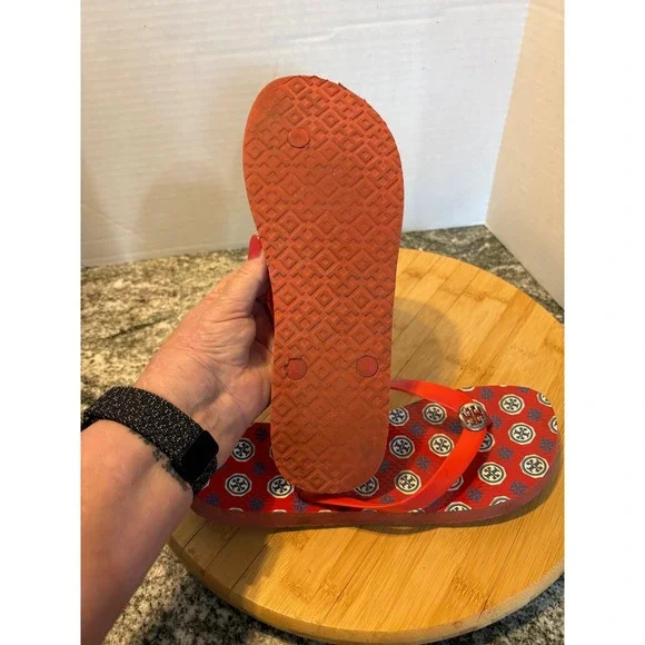 Tory Burch Red Logo Print Flip Flop Sandals Silver Tone Medallion Thong Shoes - Picture 5 of 8